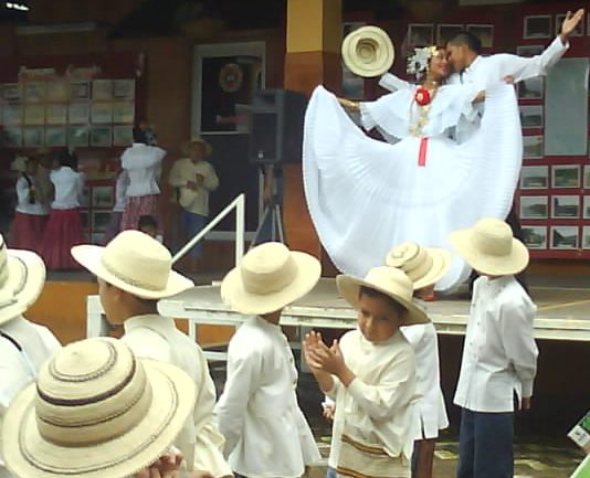 011 Boquete Dancers 30th July 2011.jpg